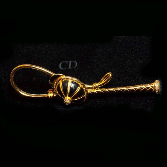 ** REDUCED 26% ** CHRISTIAN DIOR EQUESTRIAN CROP & CAP BROOCH - JOTDVB1 - Picture 5 of 8